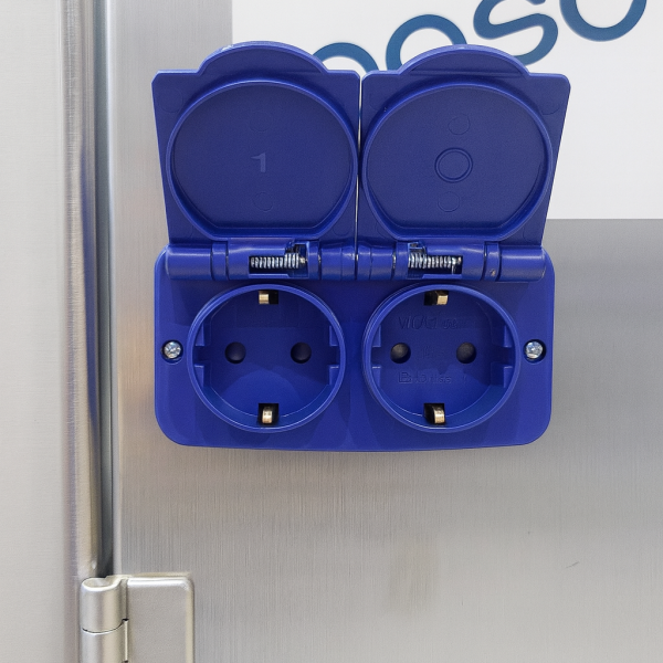 좌우 2구씩 4구 콘센트와 방수 덮개